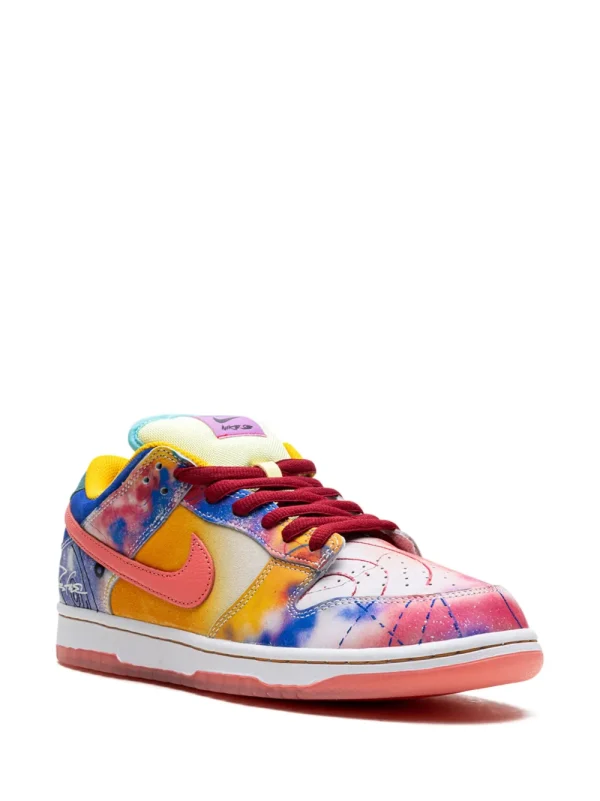 tenis Dunk Low SB Friends & Family - Futura Laboratories - Sunblush - Imagen 2