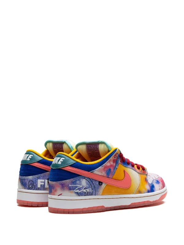 tenis Dunk Low SB Friends & Family - Futura Laboratories - Sunblush - Imagen 3